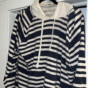 Vince hooded lightweight long sleeve shirt.